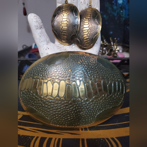 NWOT VINTAGE Gorgeous large metal alligator print belt buckle,matching earrings - Picture 2 of 7